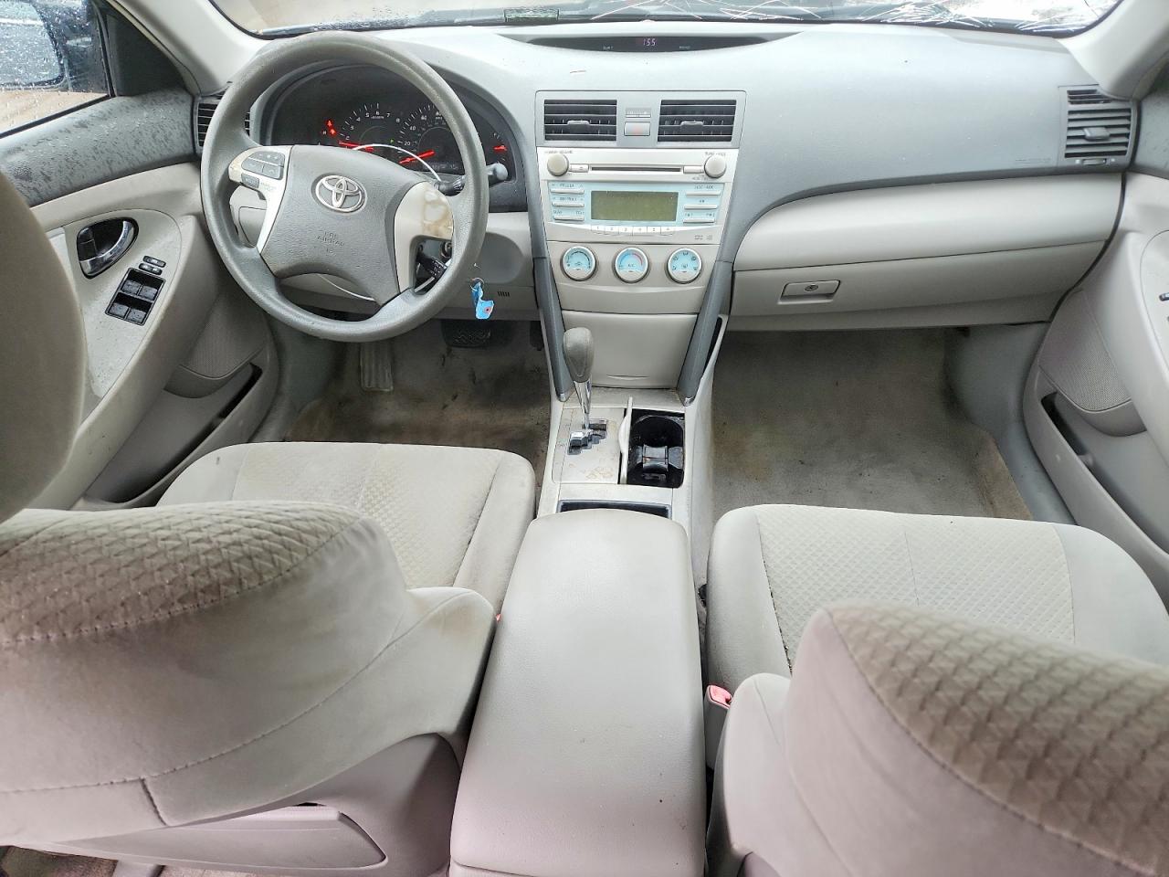Toyota Camry Le V6