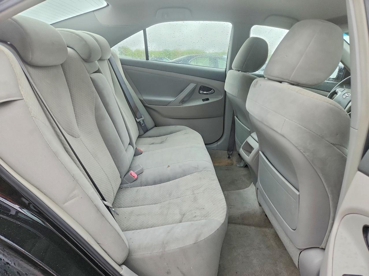 Toyota Camry Le V6