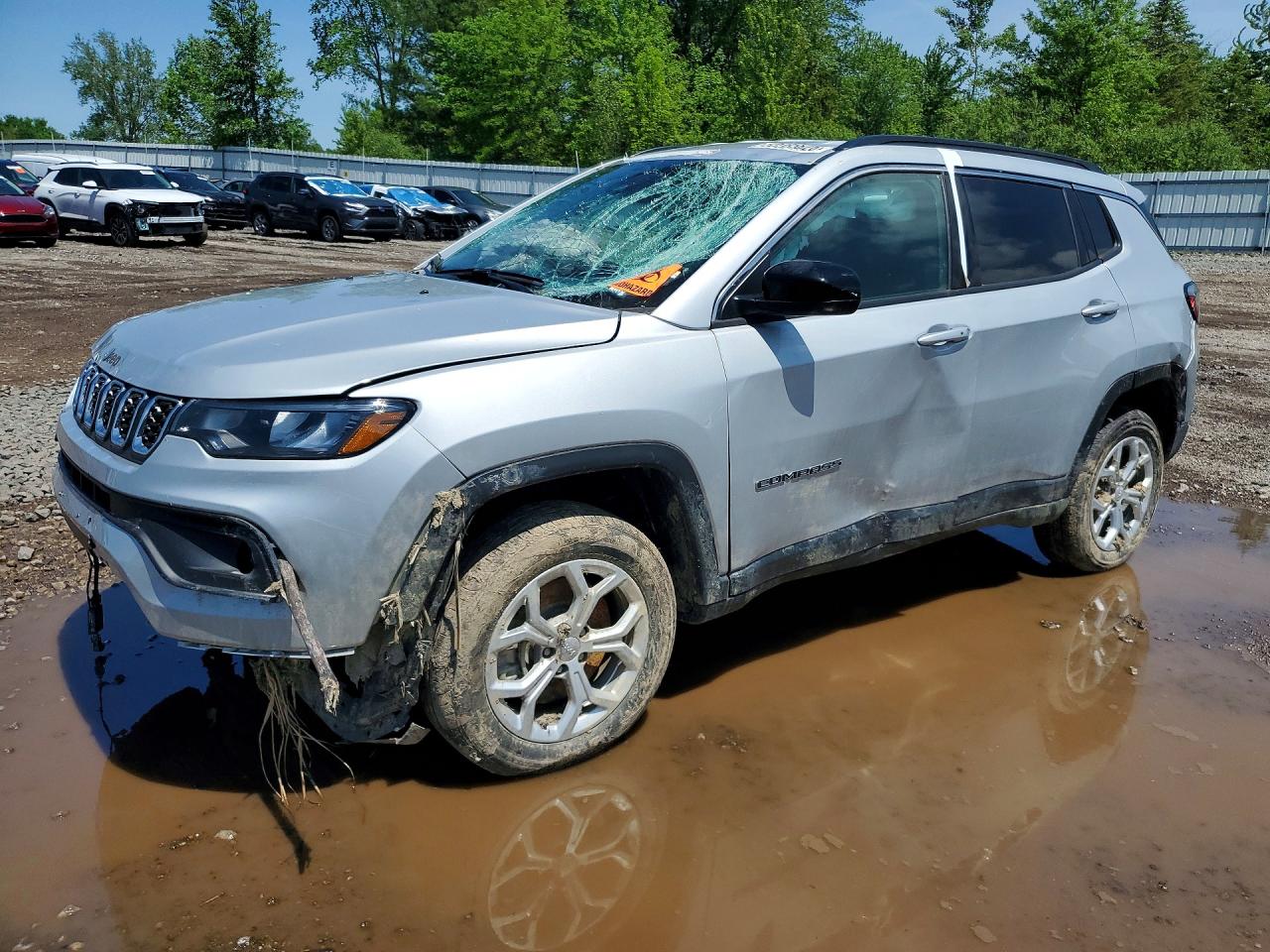 Salvage Jeep Compass Image