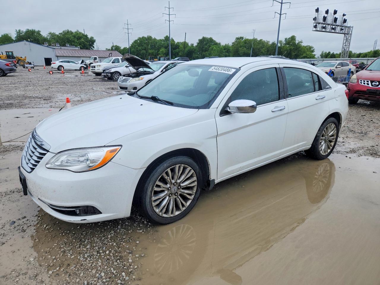 Salvage Chrysler 200 Image