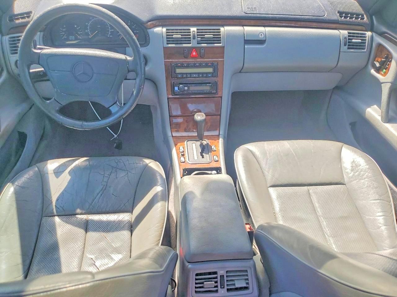 Mercedes-Benz E-Class 320