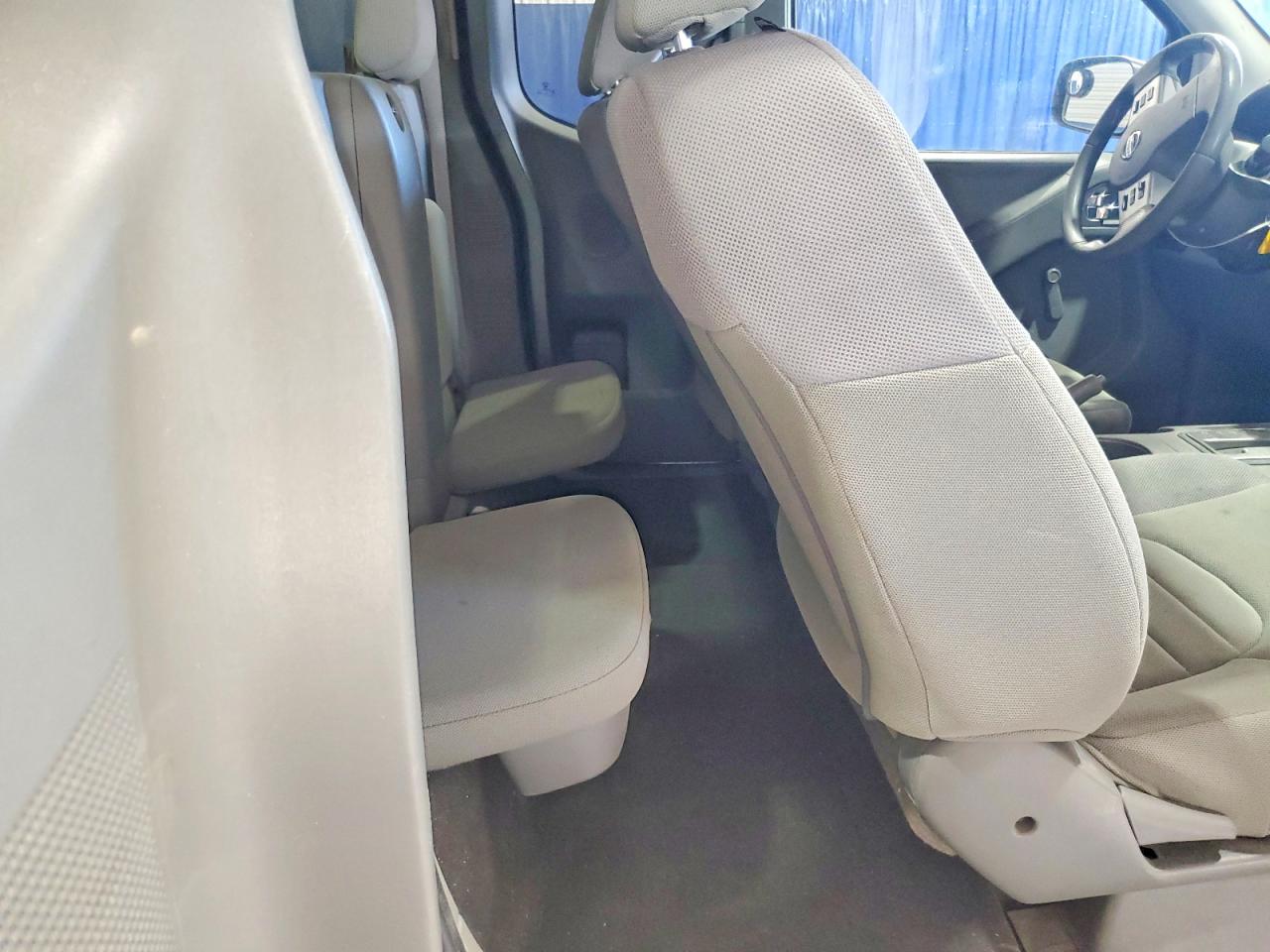 Nissan Frontier S