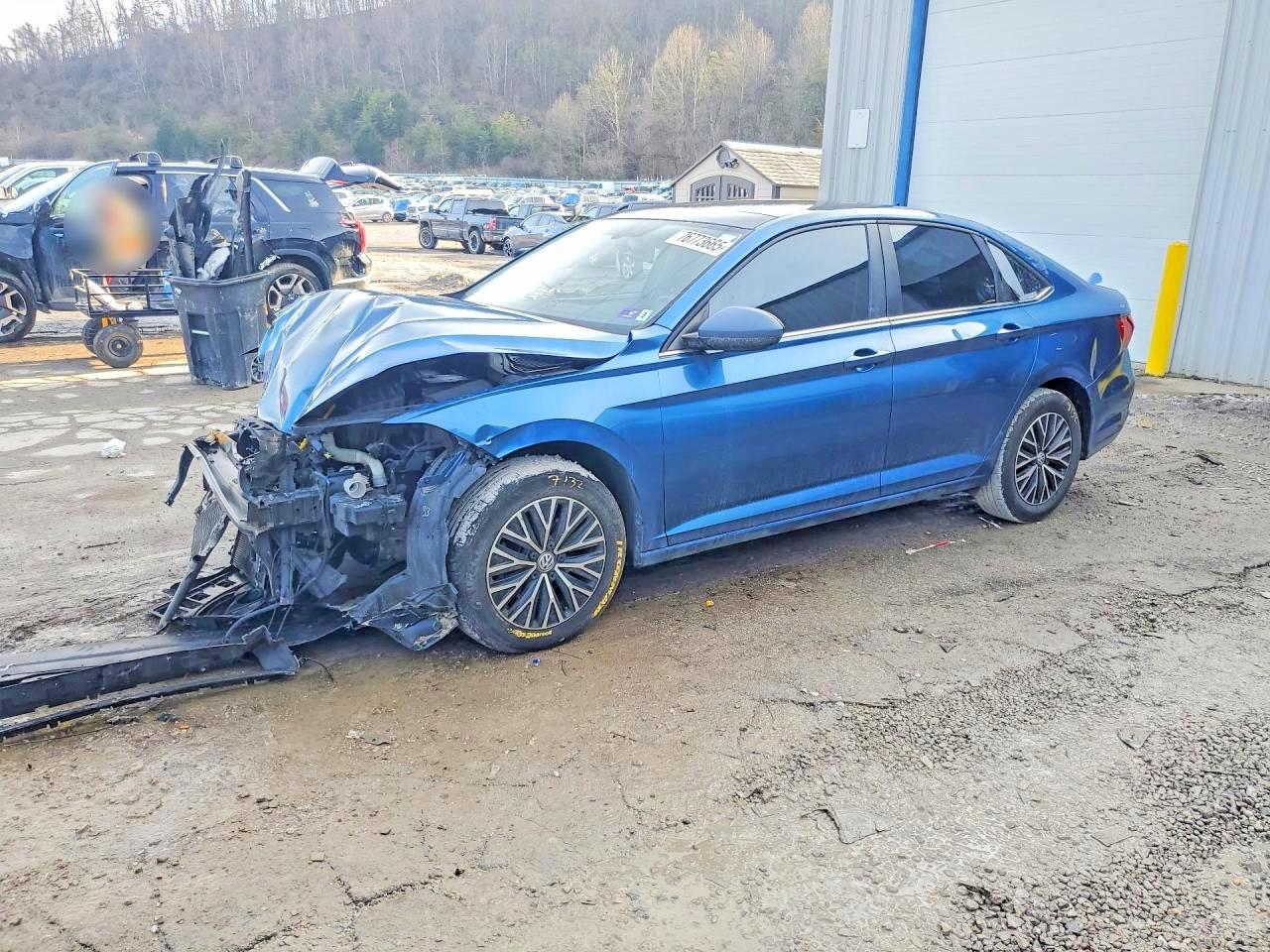 Salvage Volkswagen Jetta Image