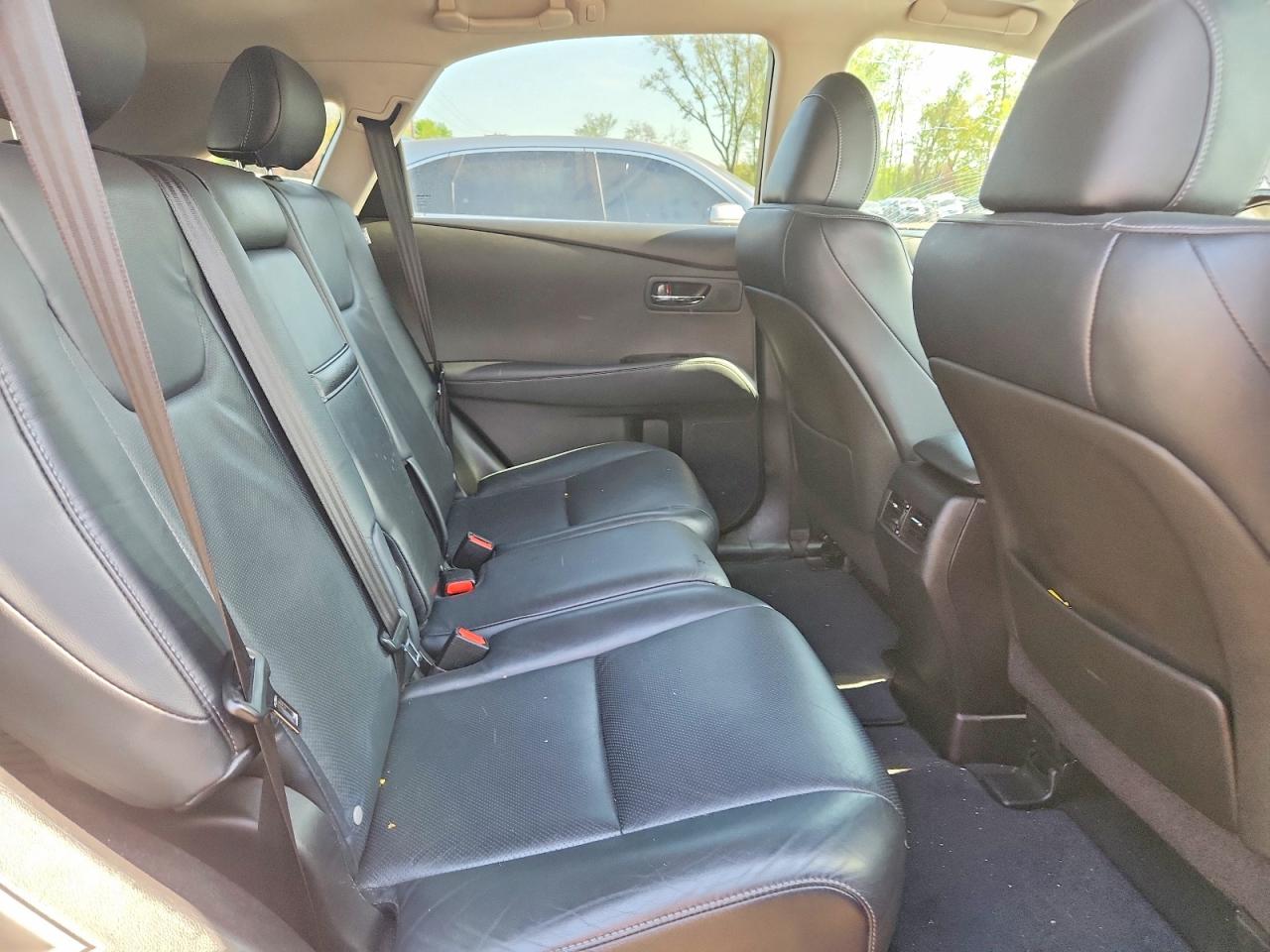 Lexus RX Base