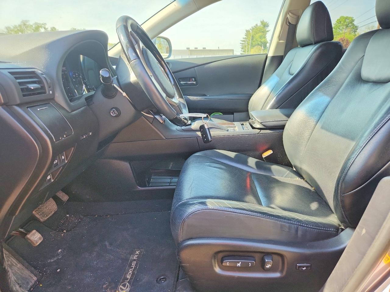 Lexus RX Base