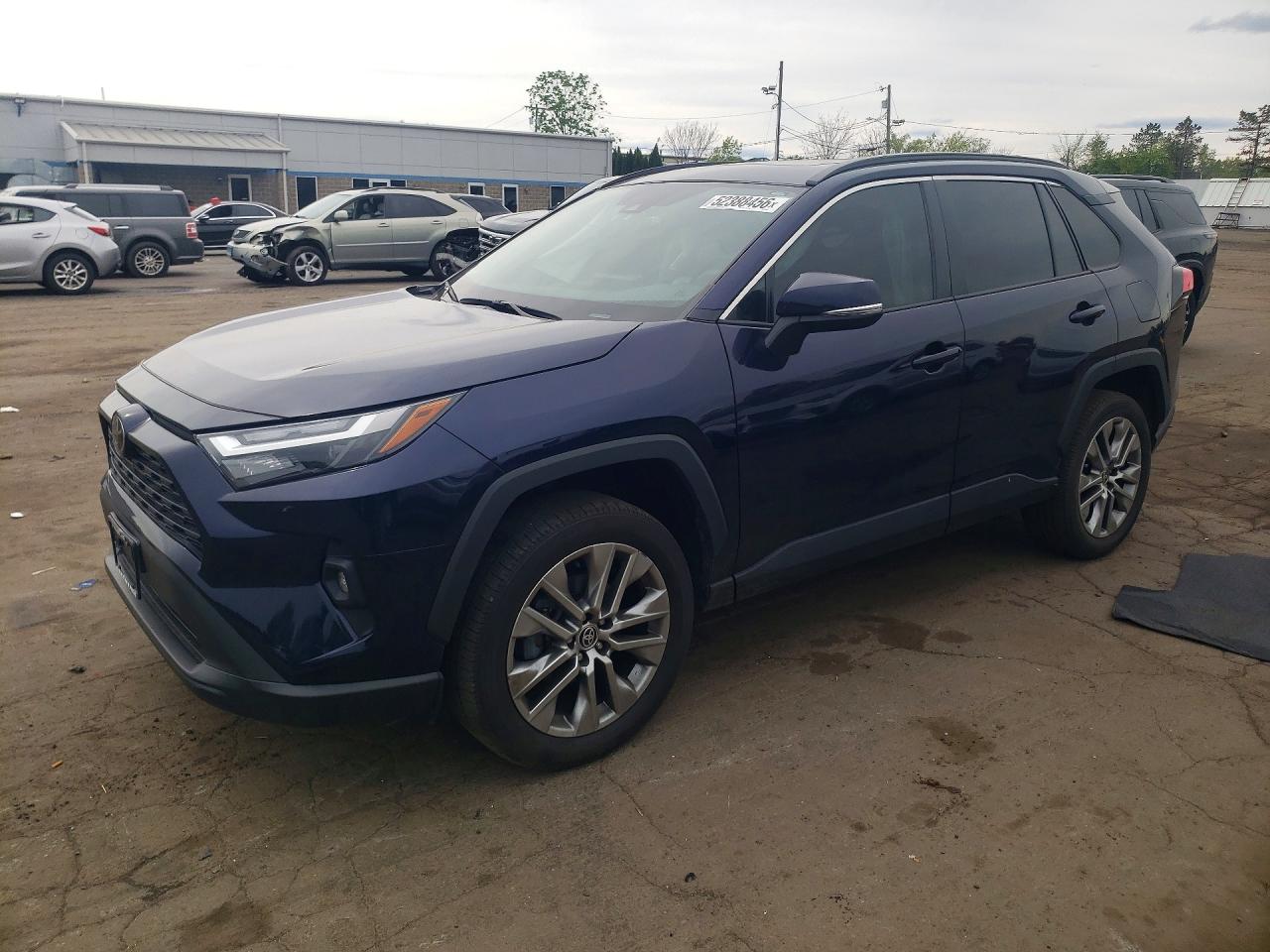 Salvage Toyota RAV4 Image