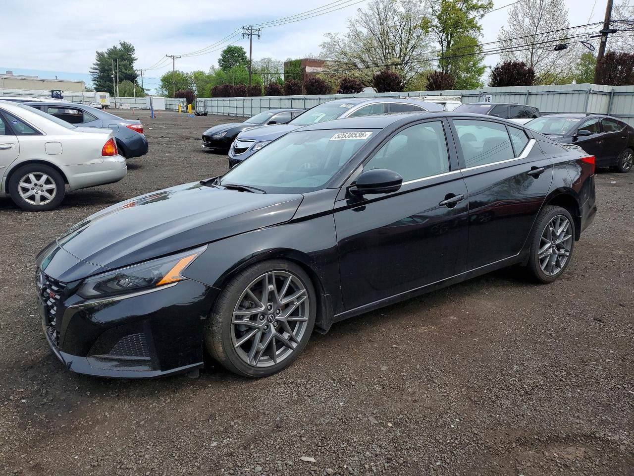 Salvage Nissan Altima Image