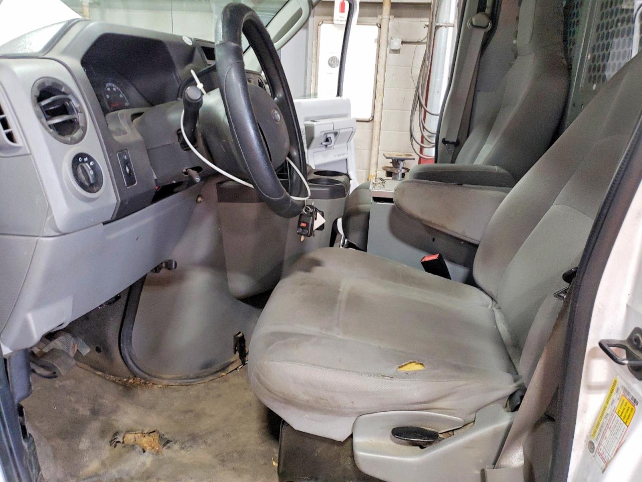 Ford Econoline E250 Van