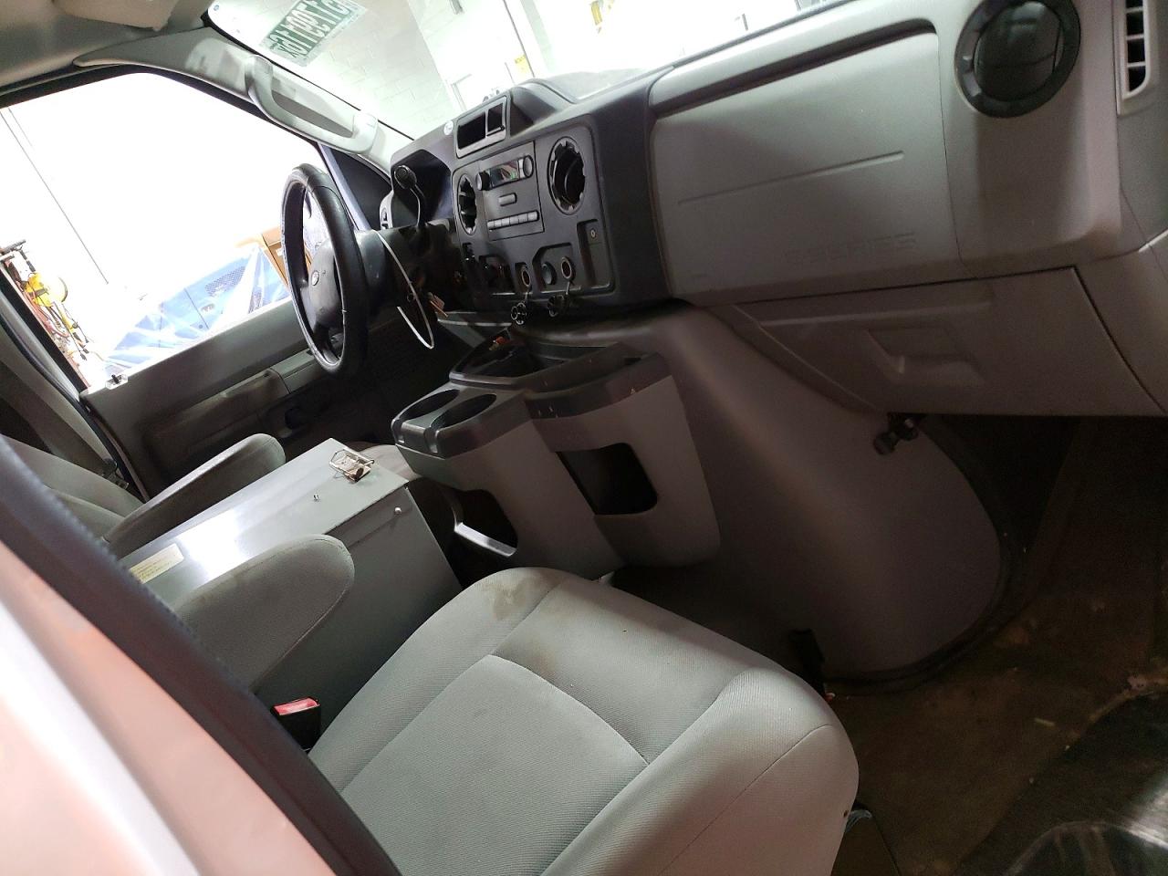 Ford Econoline E250 Van