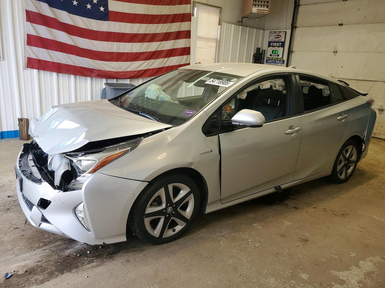 Salvage Toyota Prius Image