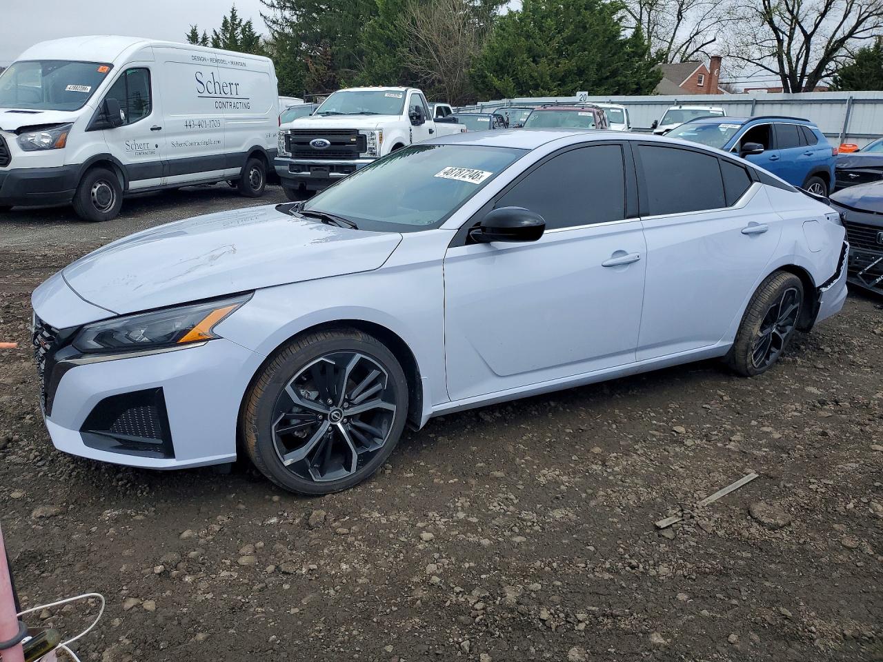 Salvage Nissan Altima Image