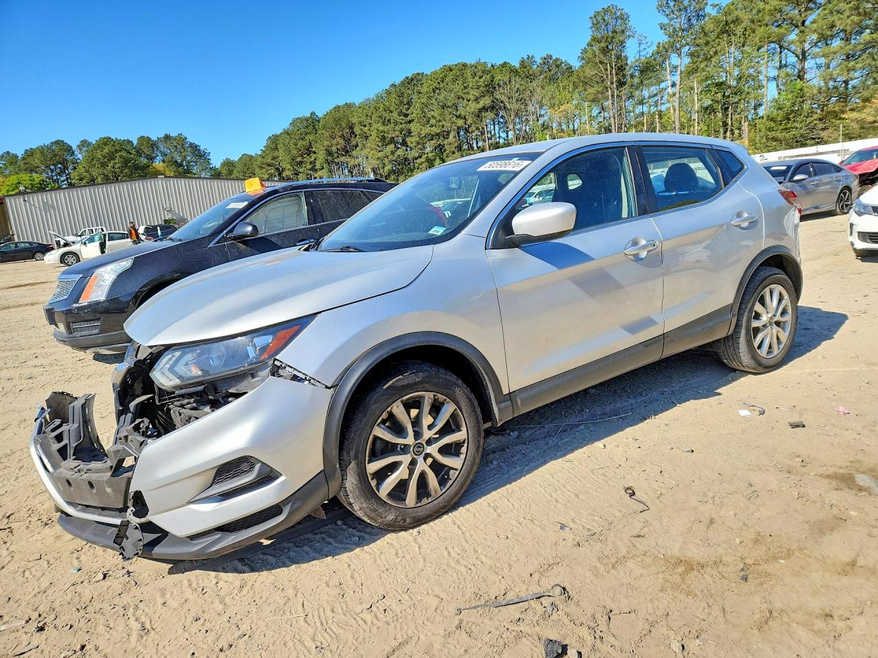 Salvage Nissan Rogue Image