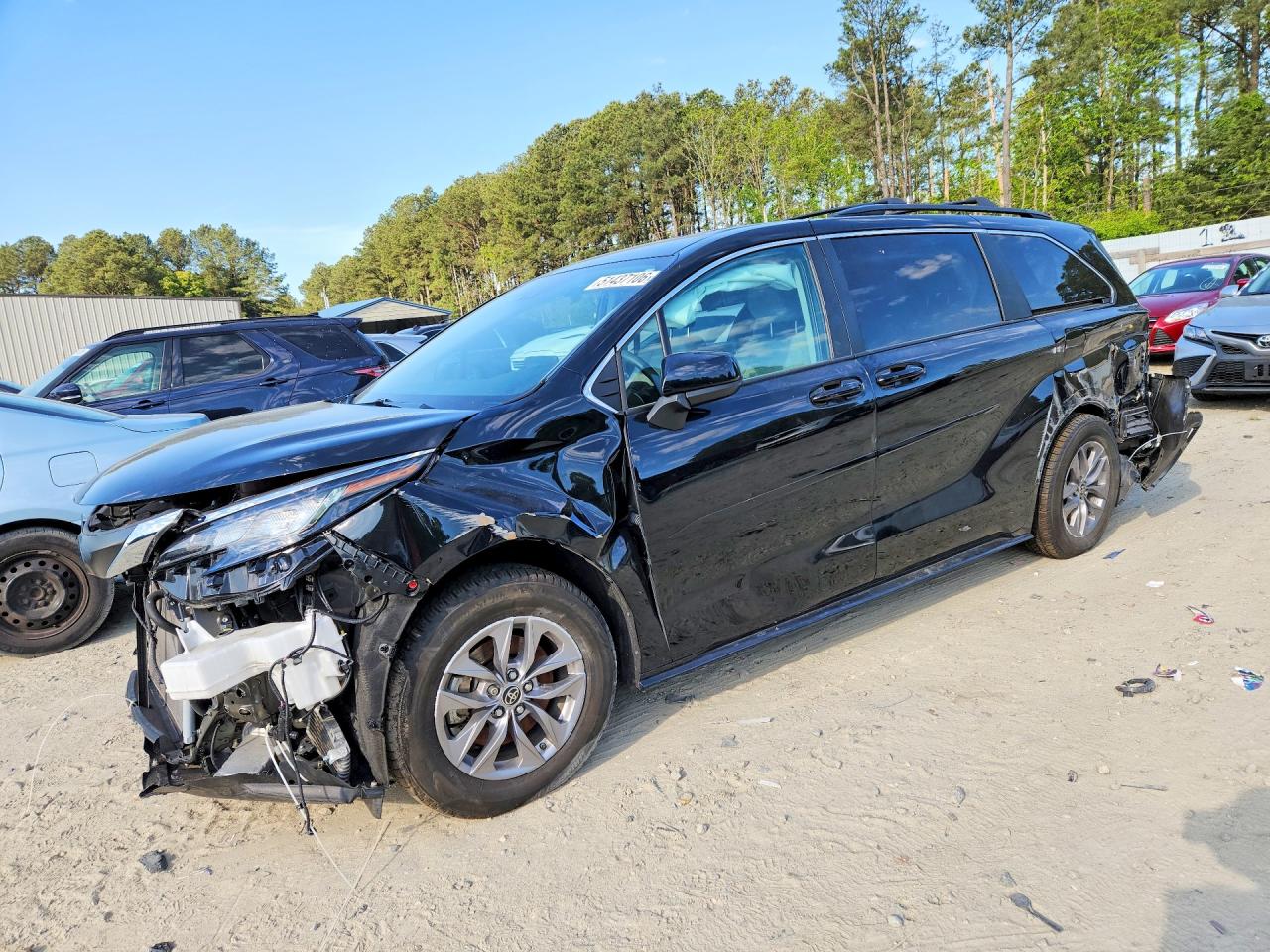 Salvage Toyota Sienna Image