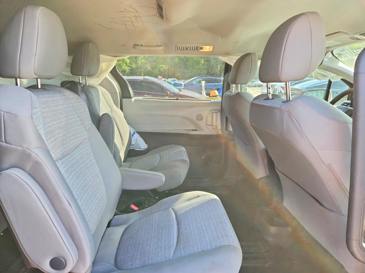Toyota Sienna Le