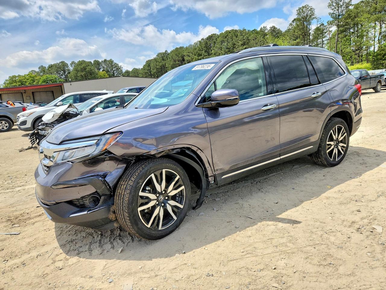 Salvage Honda Pilot Image