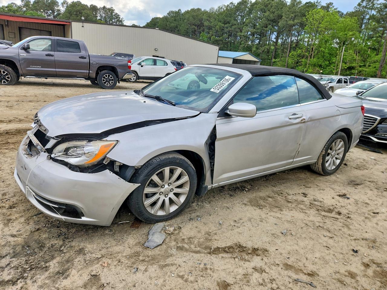 Salvage Chrysler 200 Image