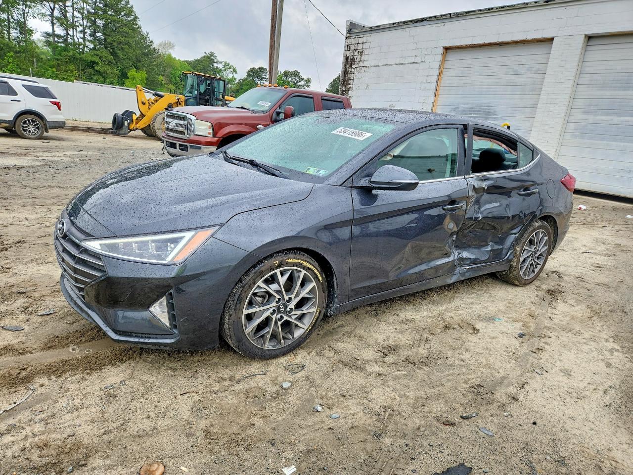 Salvage Hyundai ELANTRA Image