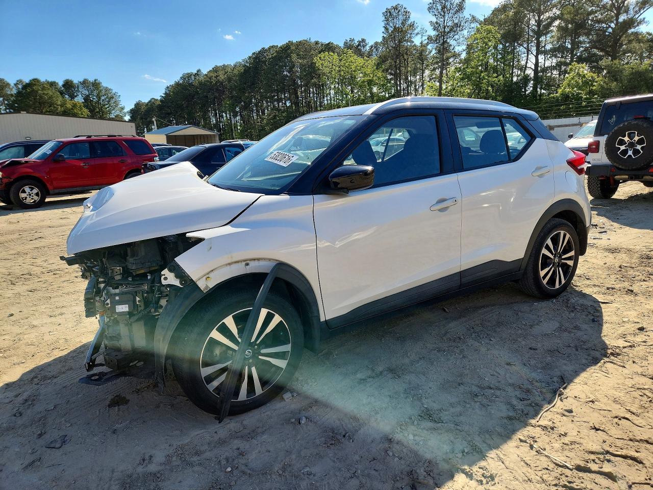Salvage Nissan Kicks Image