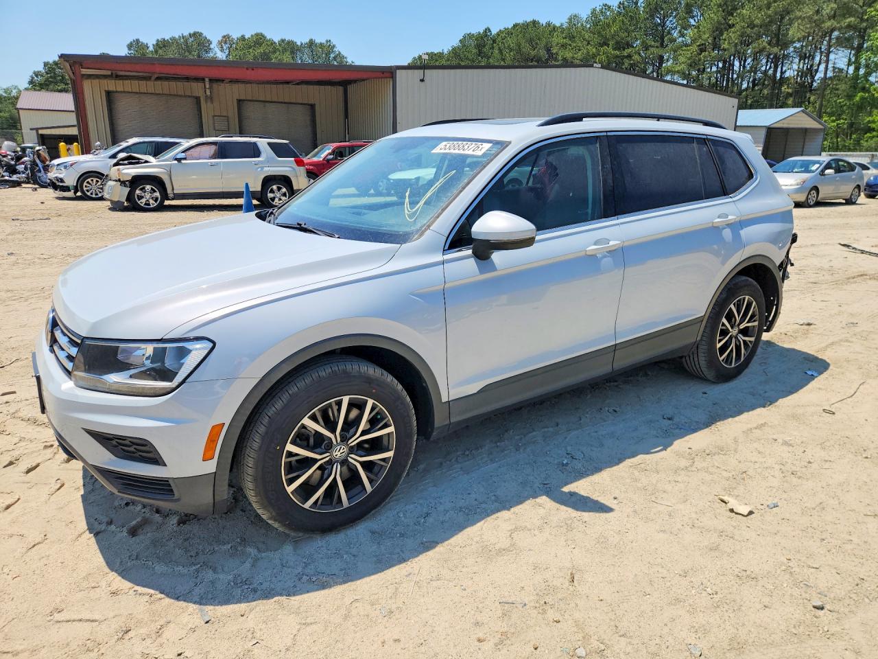 Salvage Volkswagen Tiguan Image