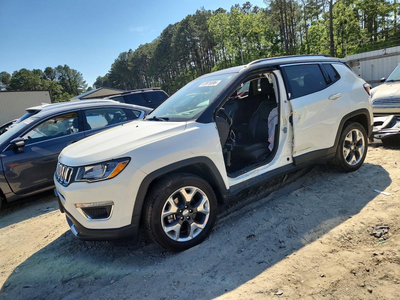Salvage Jeep Compass Image