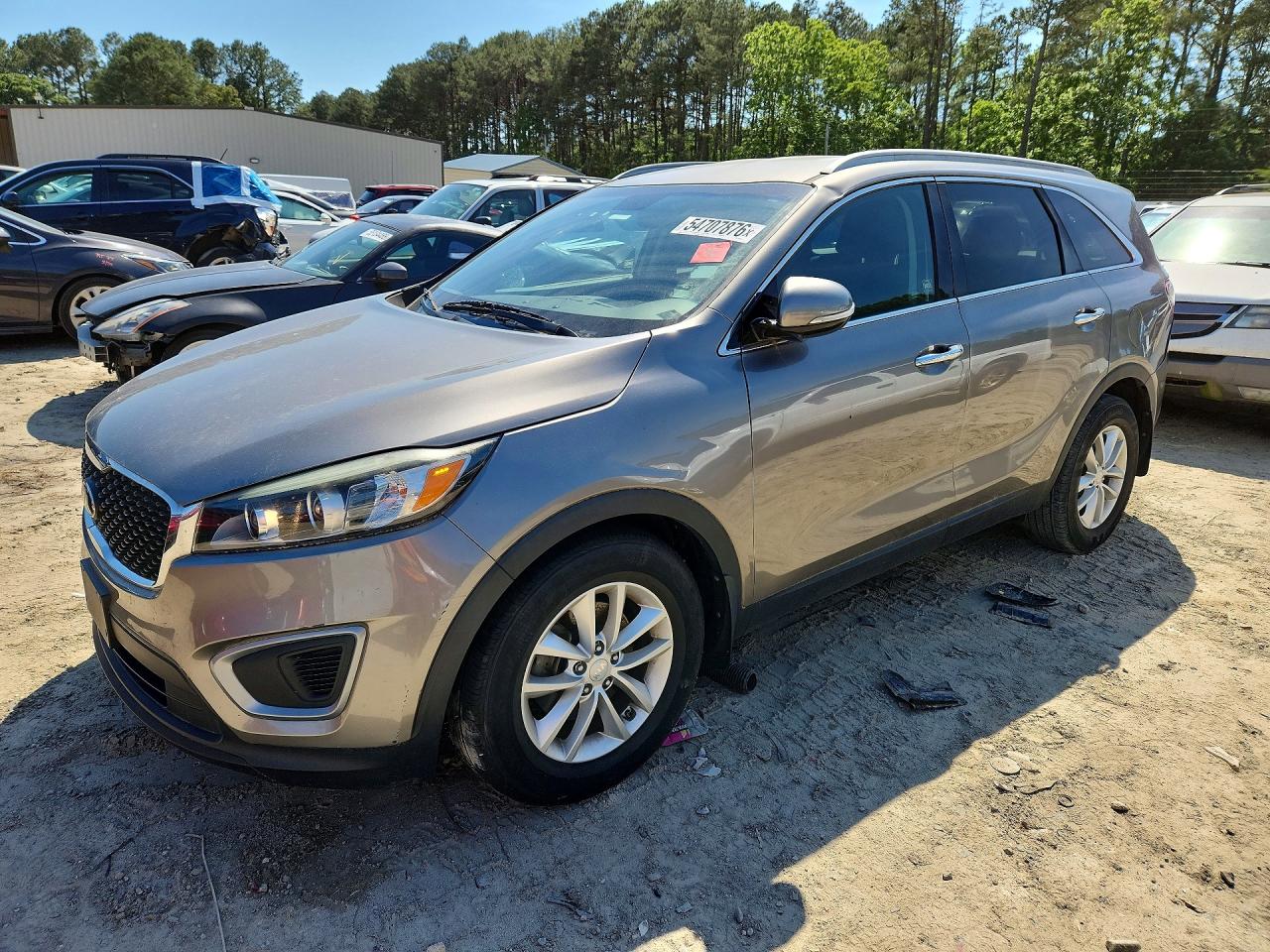Salvage Kia Sorento Image