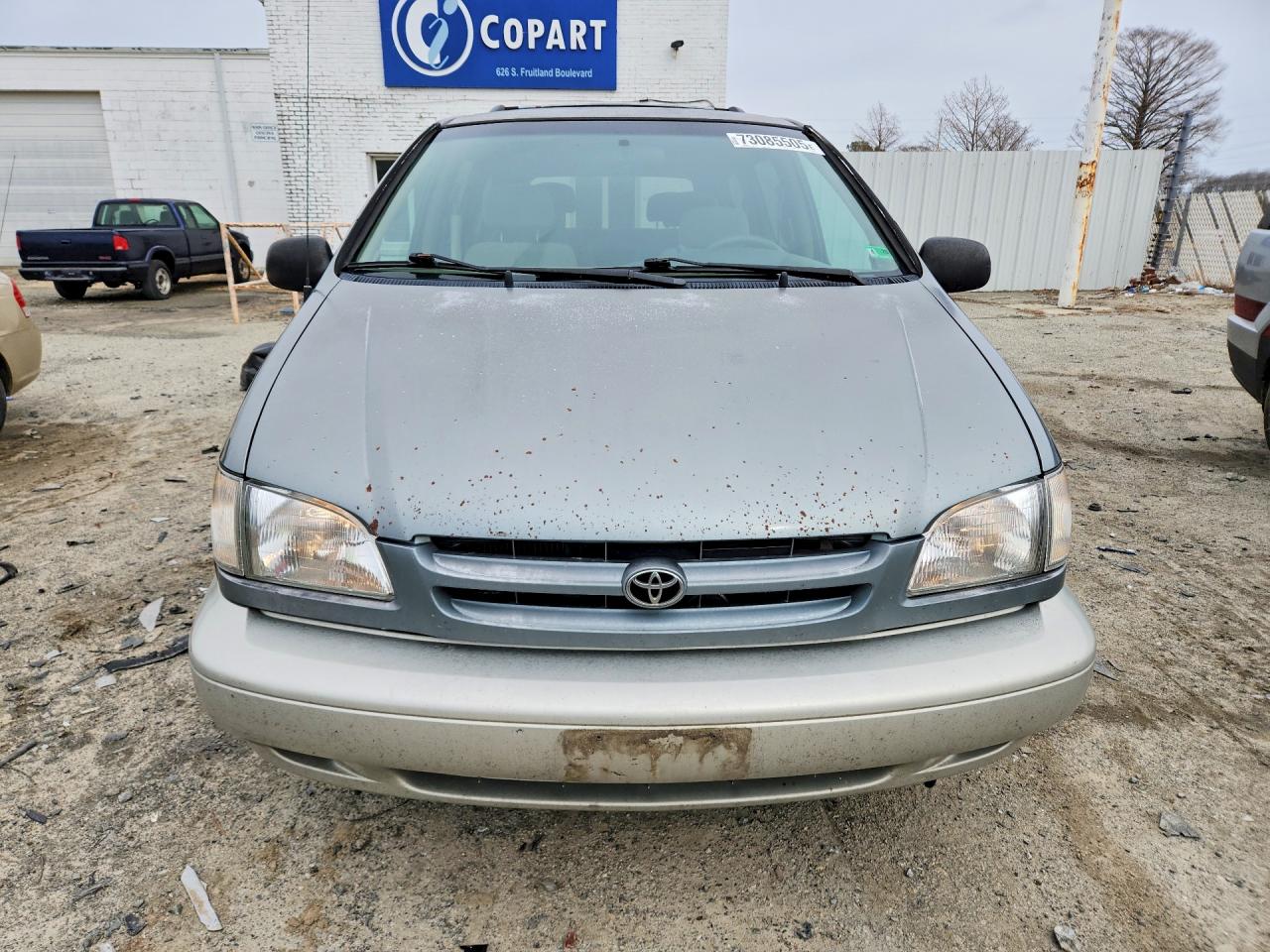Toyota Sienna Le