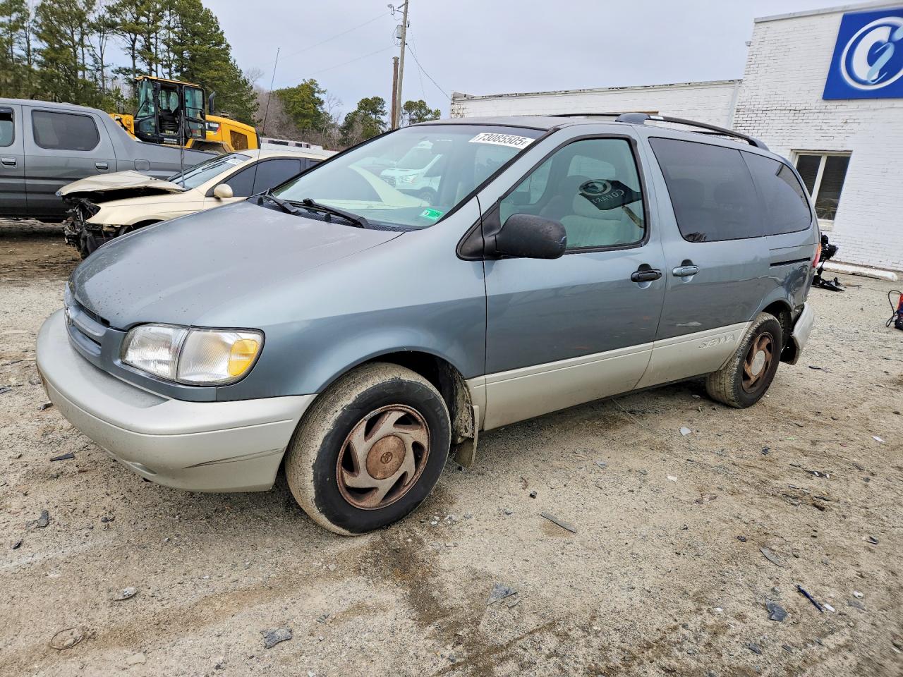 Salvage Toyota Sienna Image