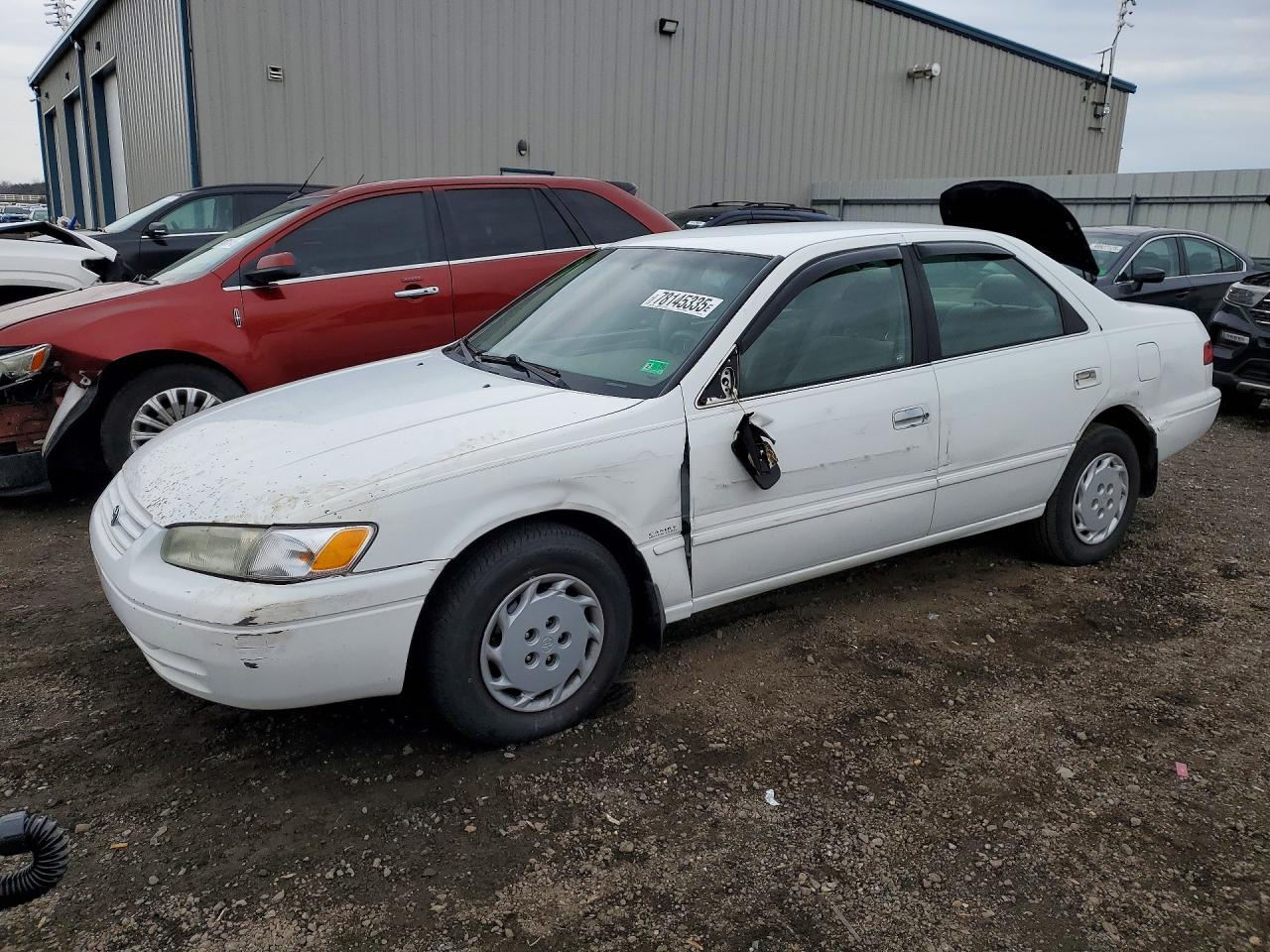 Salvage Toyota Camry Image