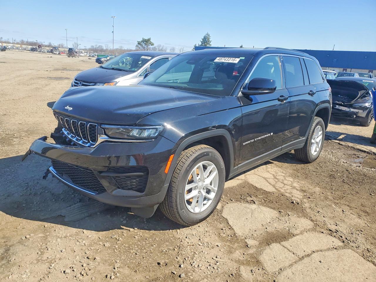 Salvage Jeep Cherokee Image