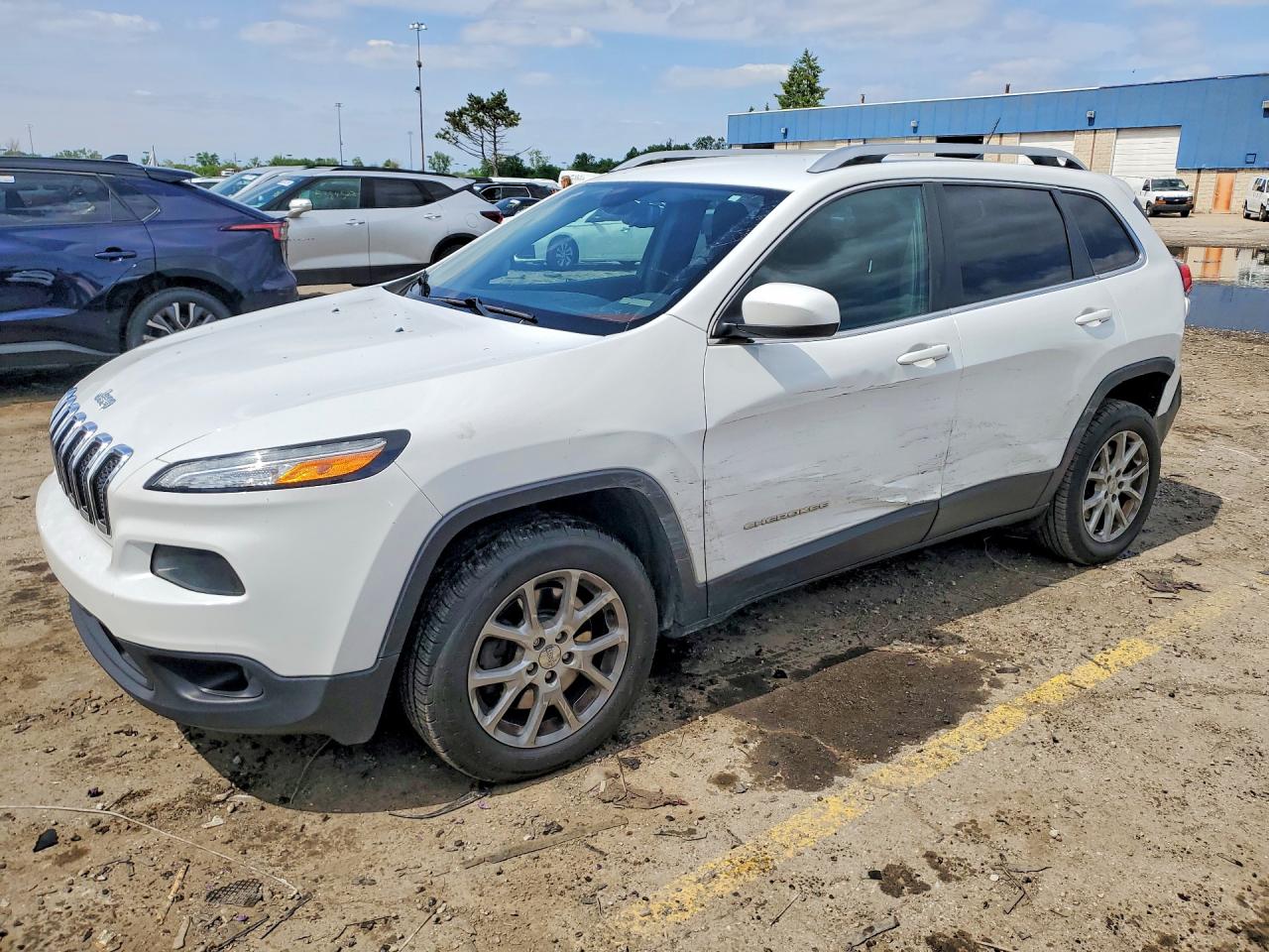 Salvage Jeep Cherokee Image