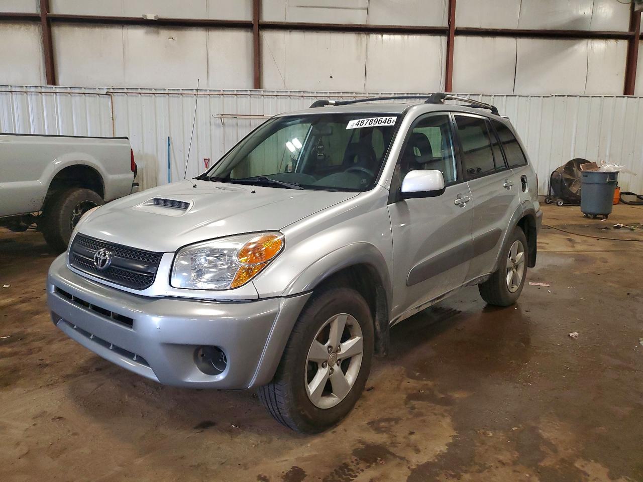 Salvage Toyota RAV4 Image