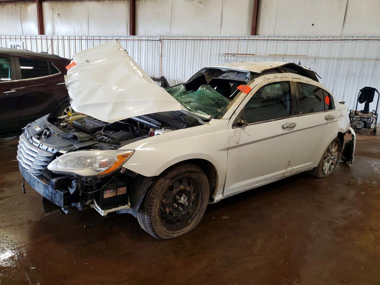 Salvage Chrysler 200 Image
