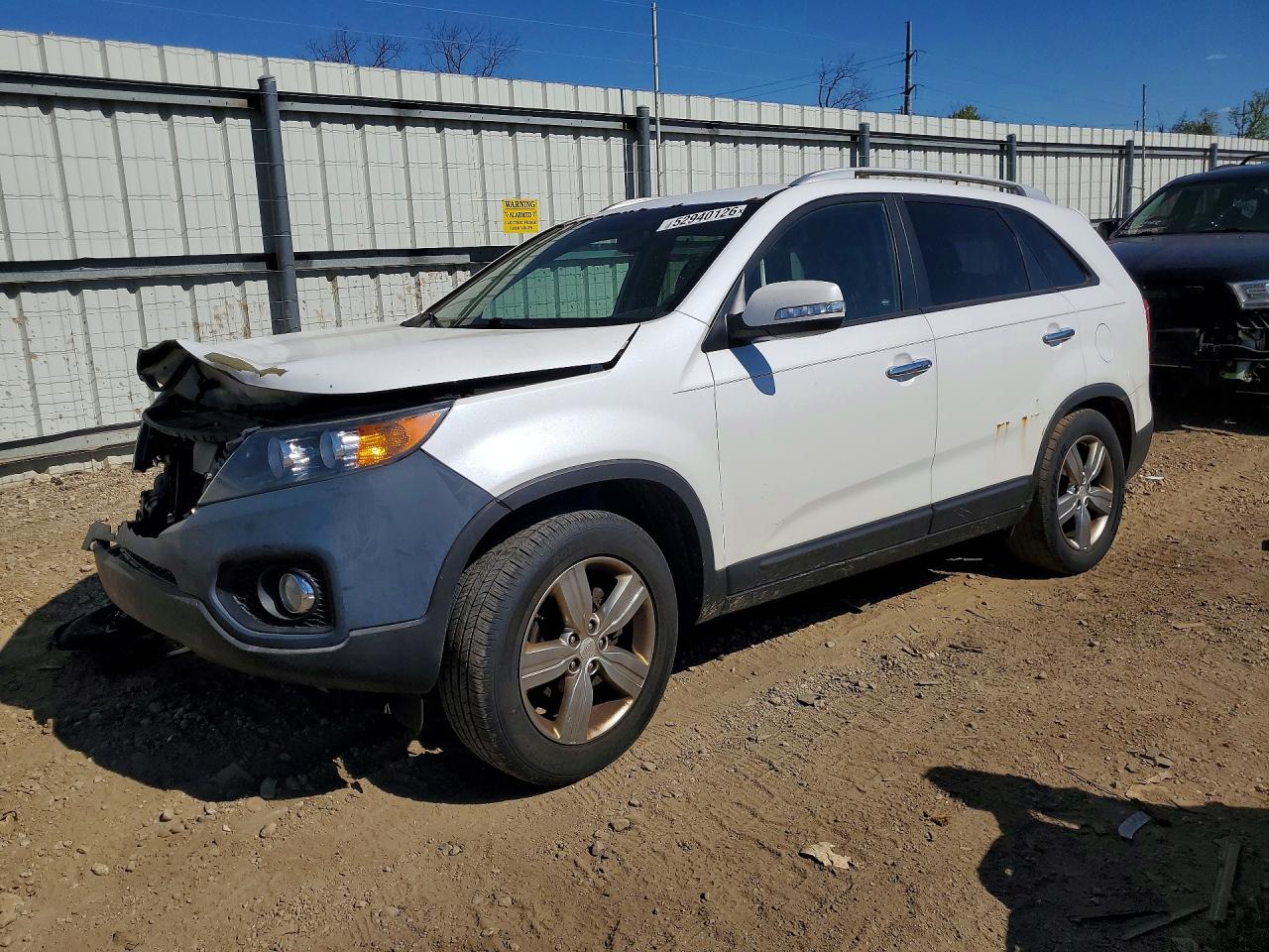 Salvage Kia Sorento Image