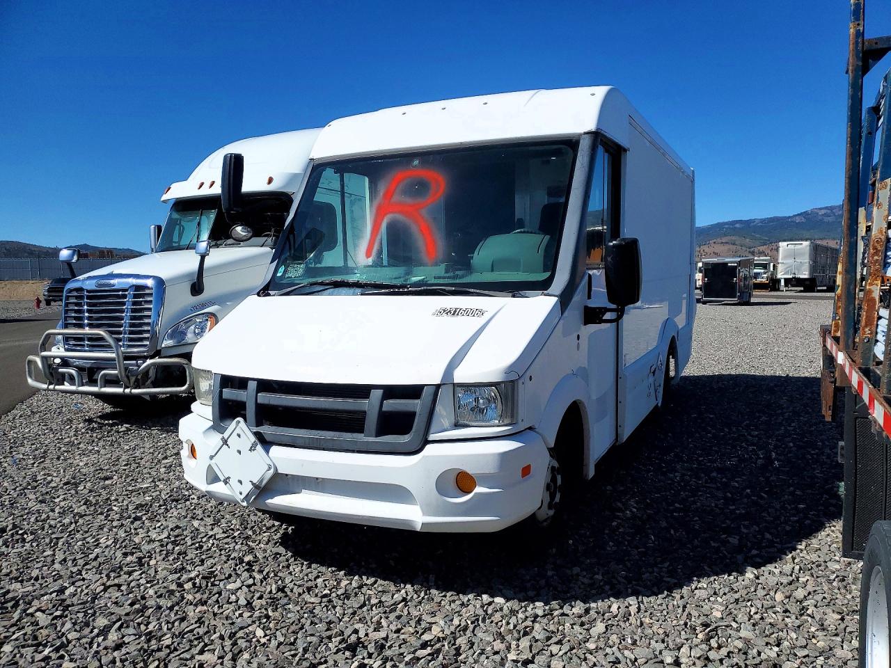 Salvage Isuzu Npr Image