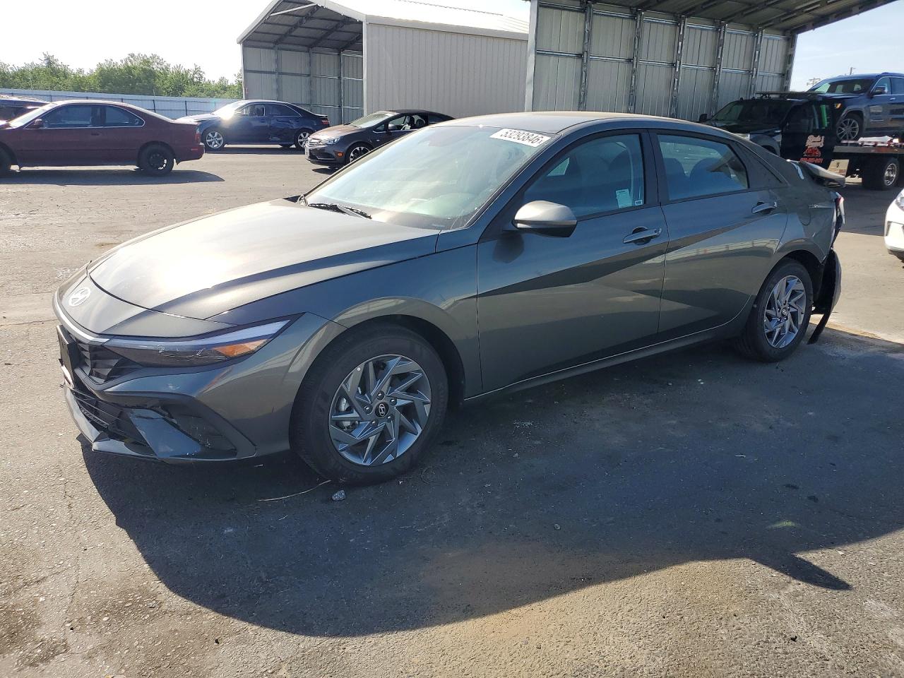 Salvage Hyundai ELANTRA Image