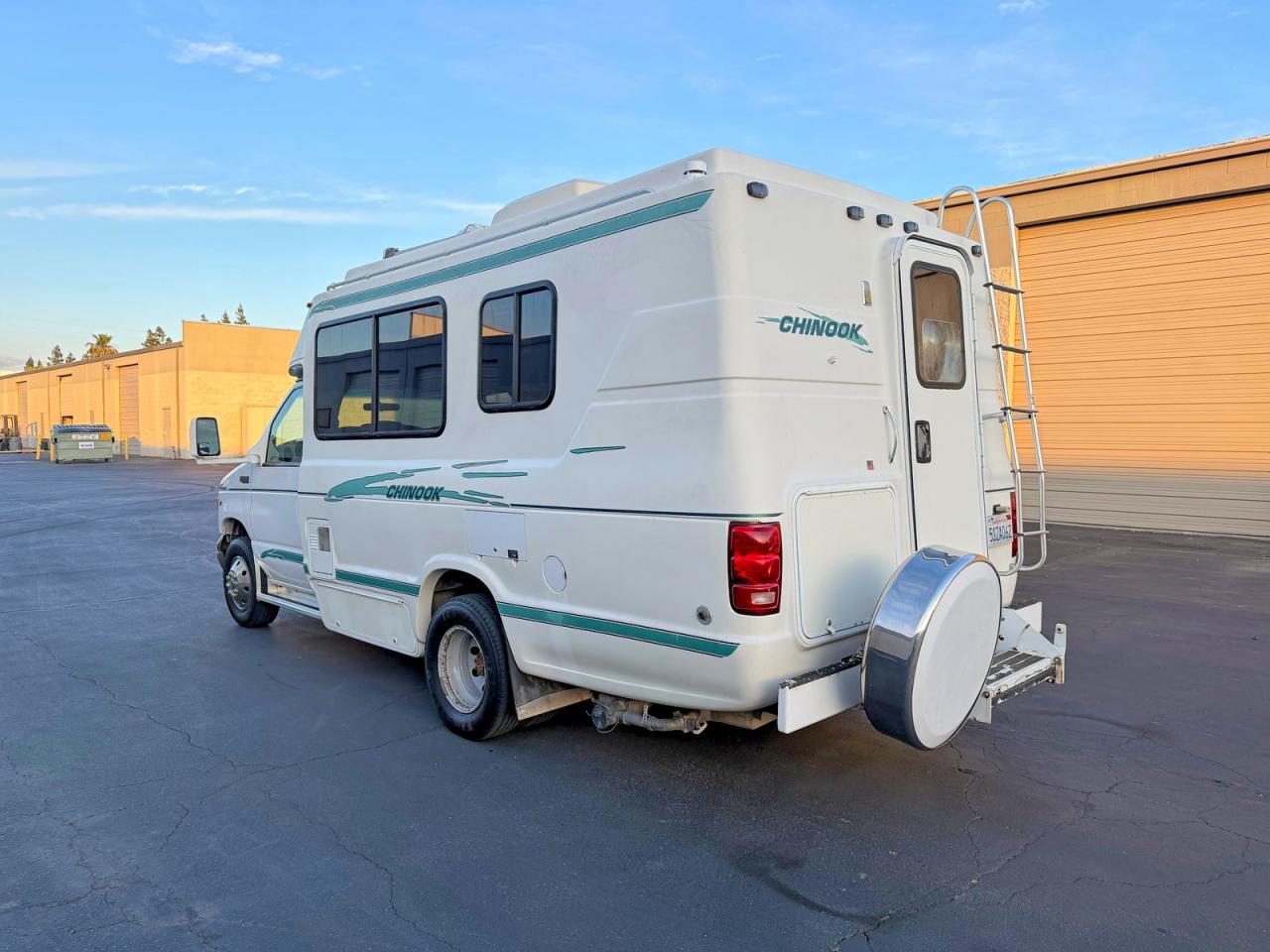 Ford Econoline E350 Super Duty Cutaway Van