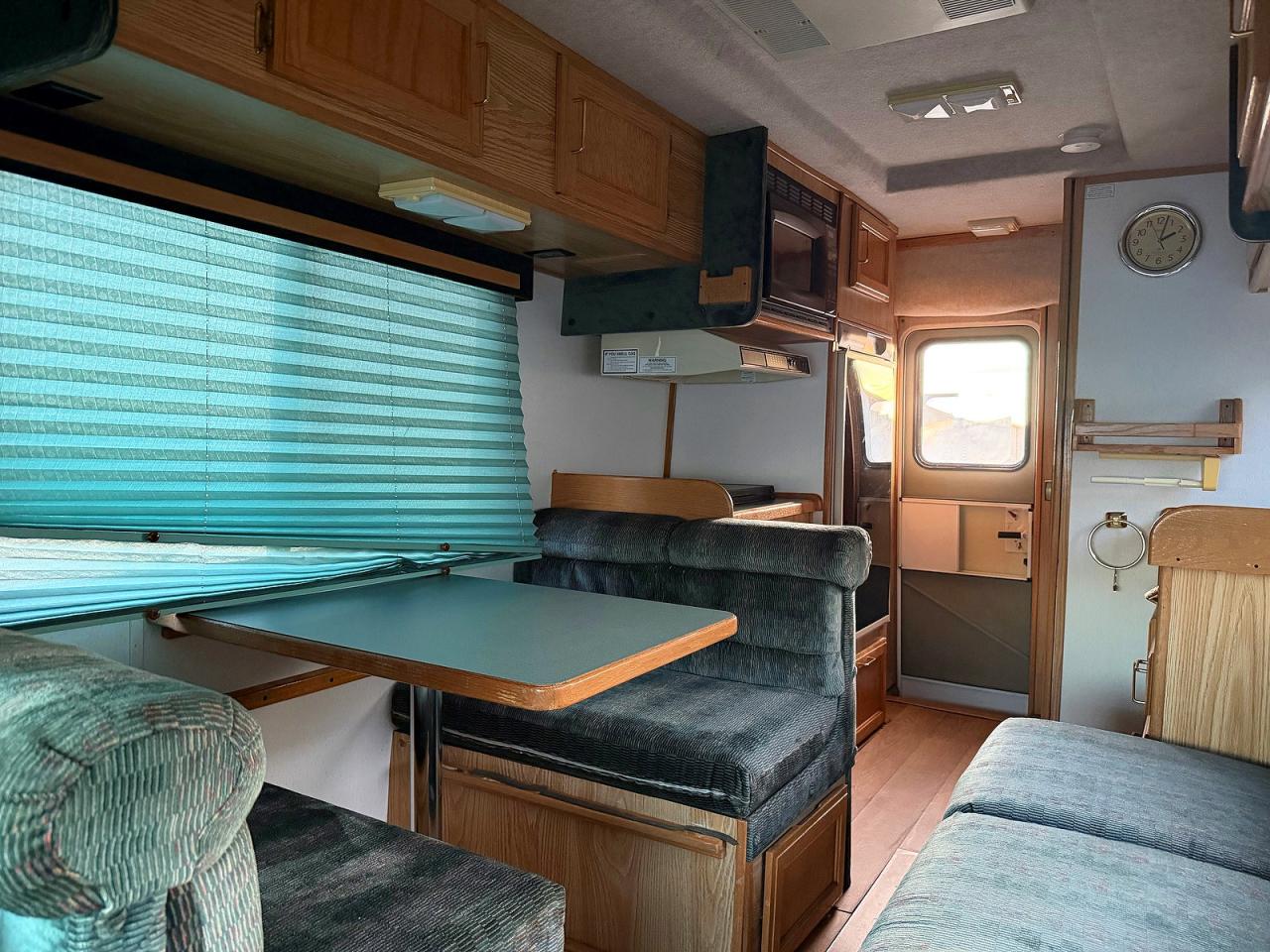 Ford Econoline E350 Super Duty Cutaway Van