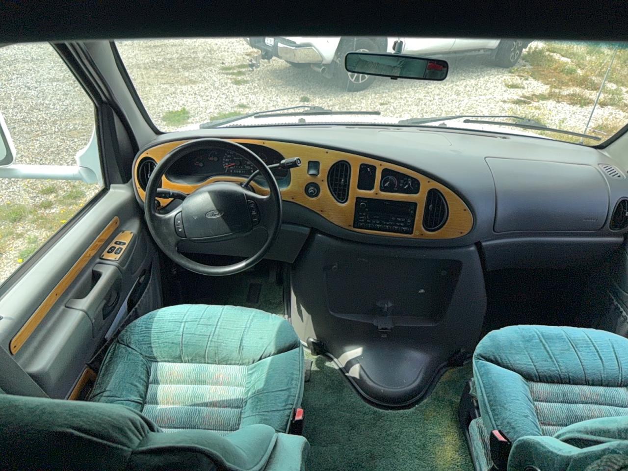 Ford Econoline E350 Super Duty Cutaway Van