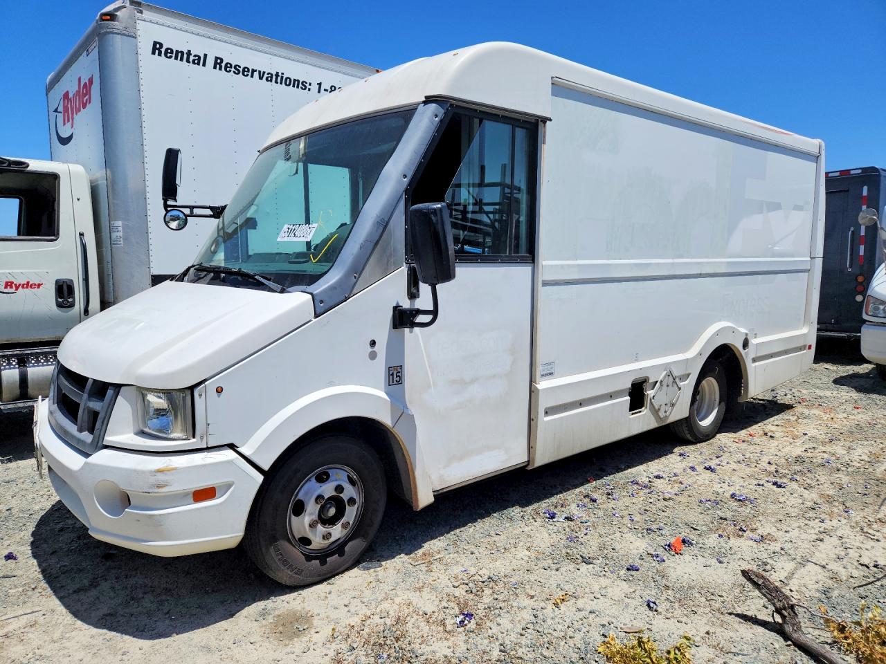 Salvage Isuzu Npr Image