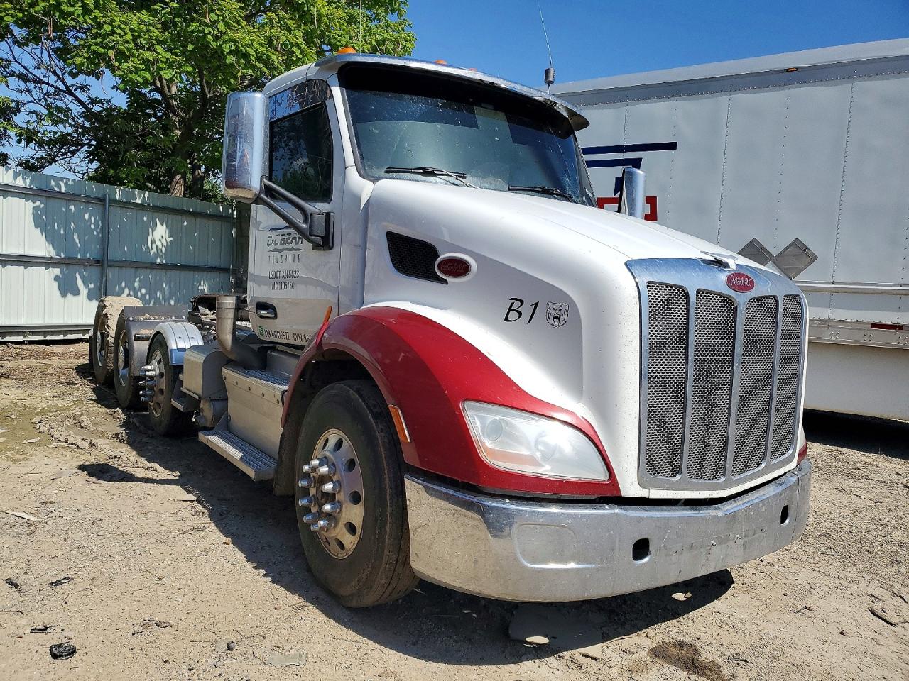 Salvage Peterbilt 579 Image