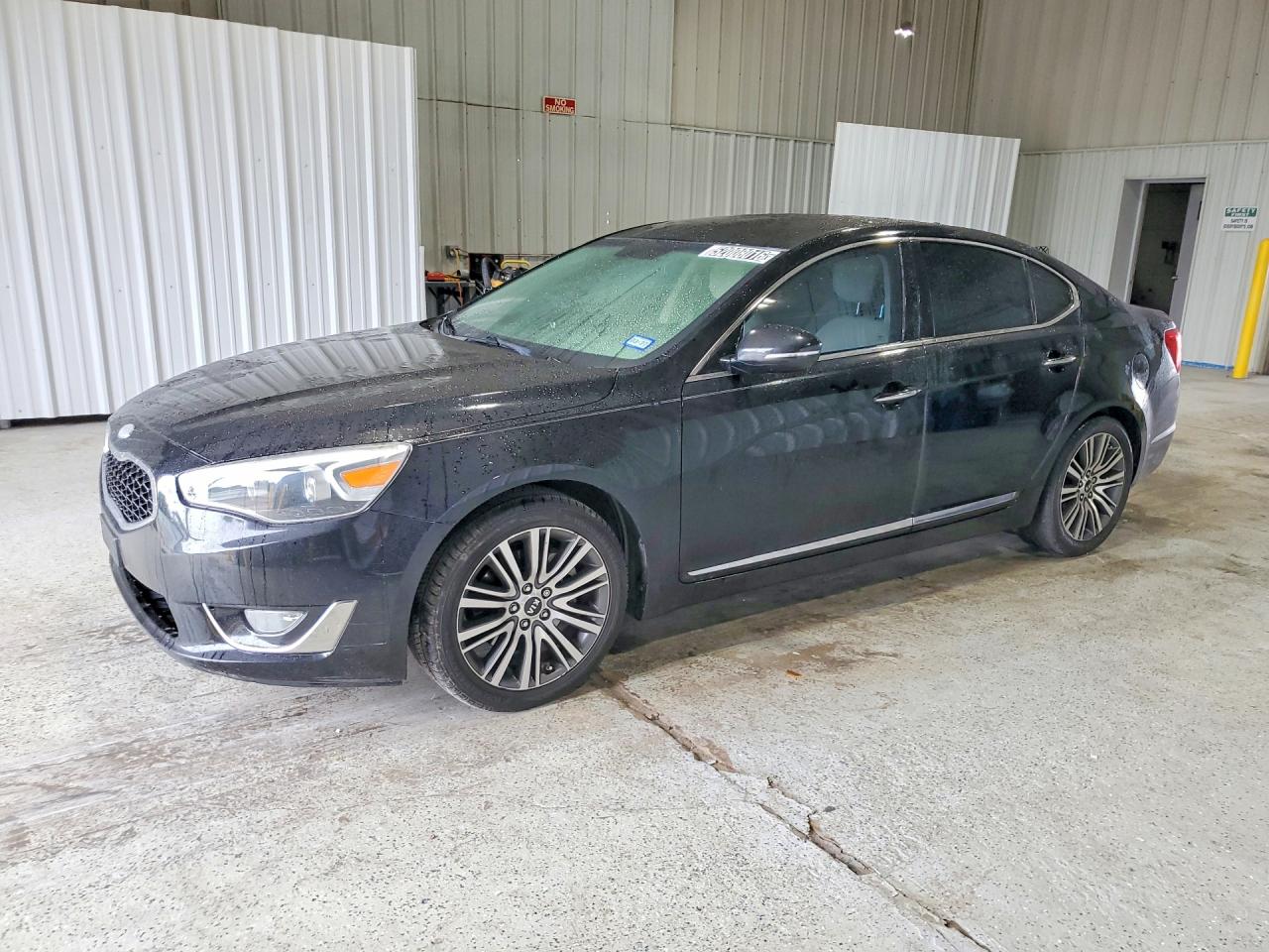 Salvage Kia Cadenza Image