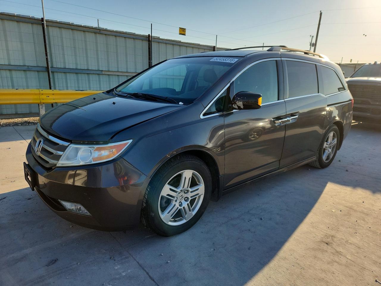 Salvage Honda Odyssey Image