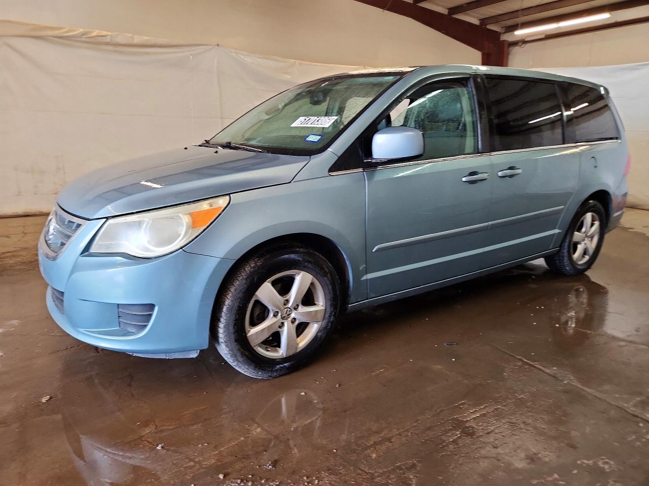 Salvage Volkswagen Routan Image