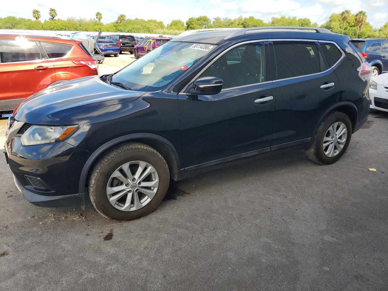 Salvage Nissan Rogue Image
