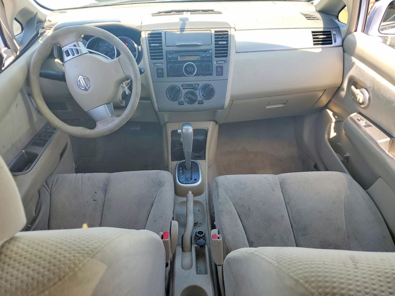 Nissan Versa 1.8 S