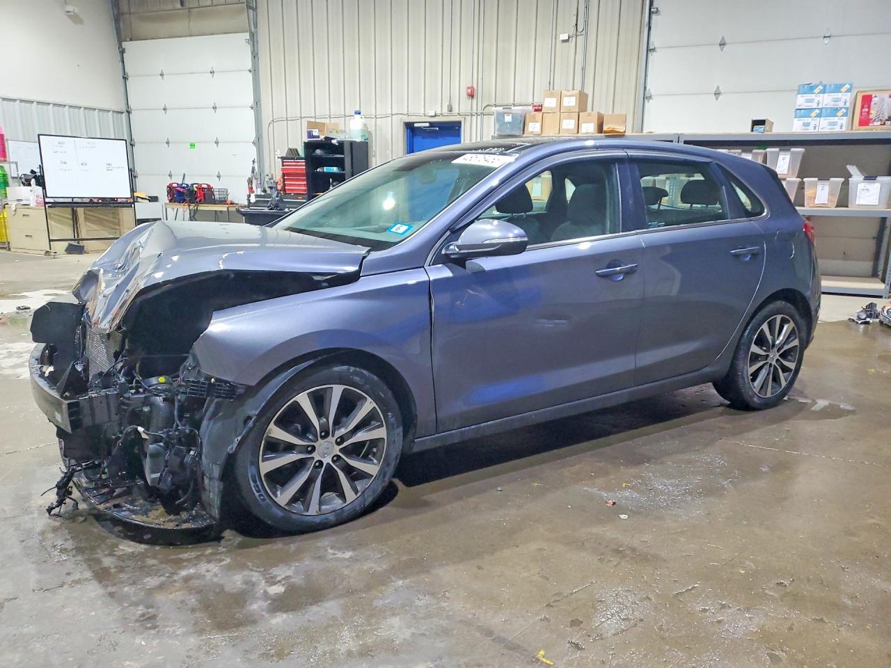 Salvage Hyundai ELANTRA Image
