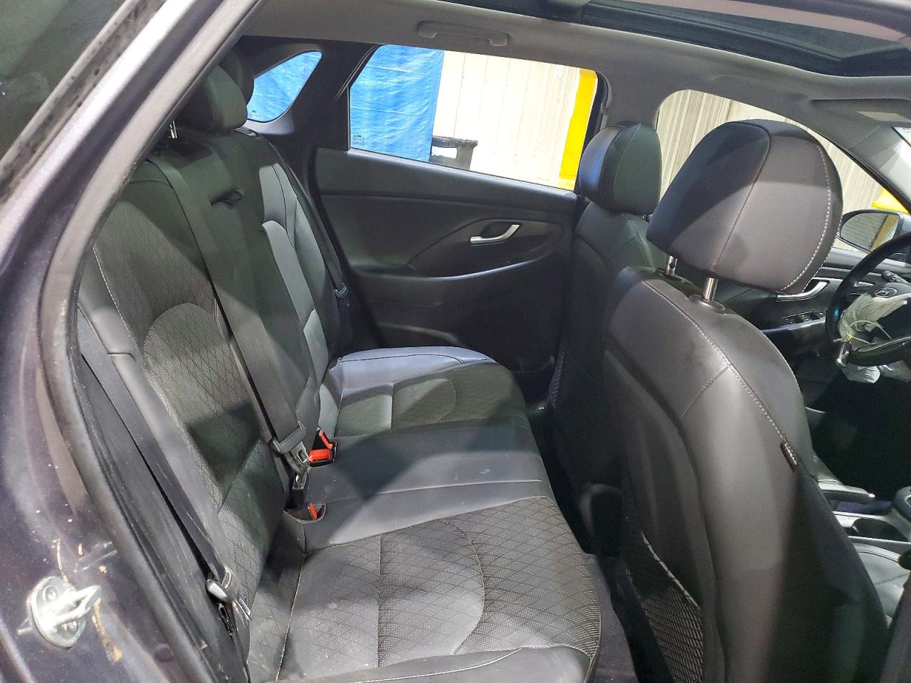 Hyundai ELANTRA Base