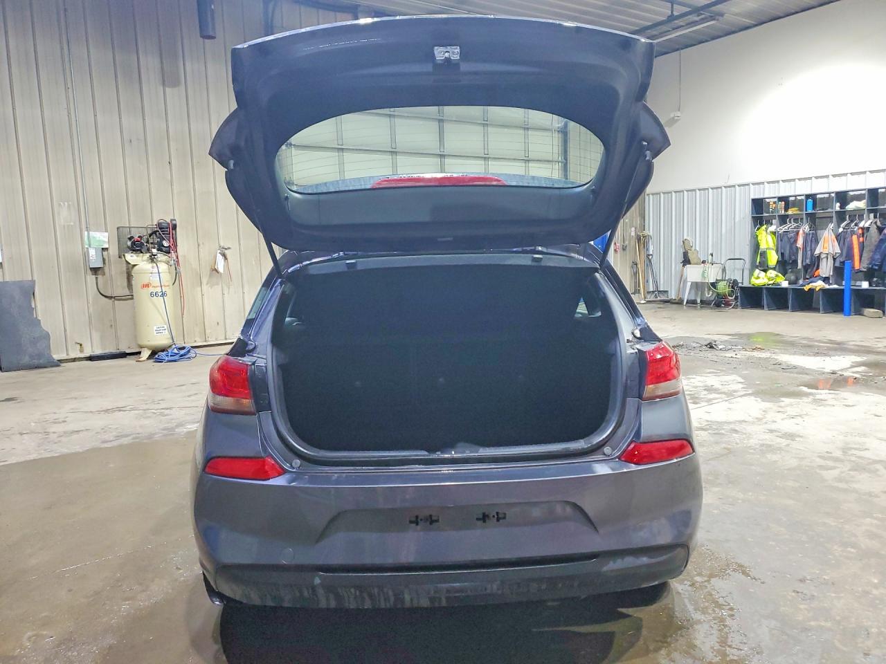 Hyundai ELANTRA Base