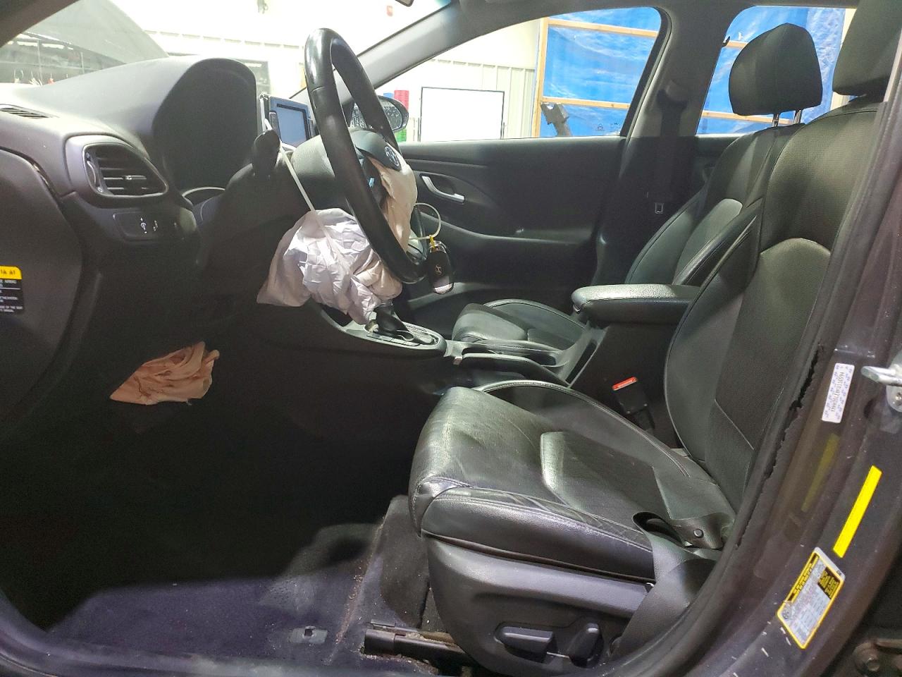 Hyundai ELANTRA Base