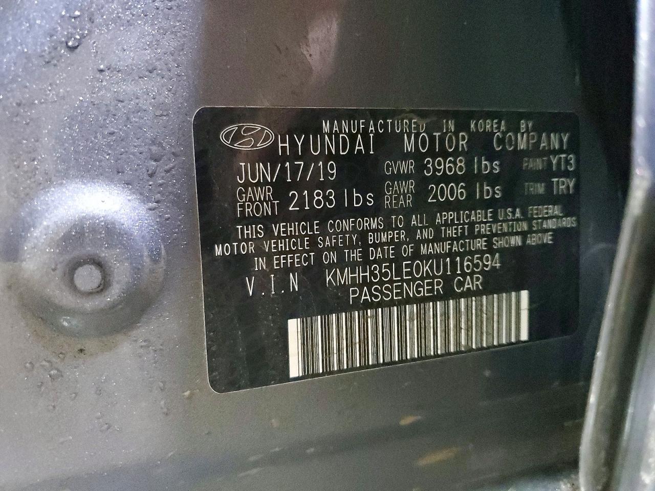 Hyundai ELANTRA Base